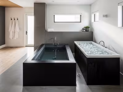 Cold Plunge vs Ice Bath: Which Is Right for Toronto Homeowners